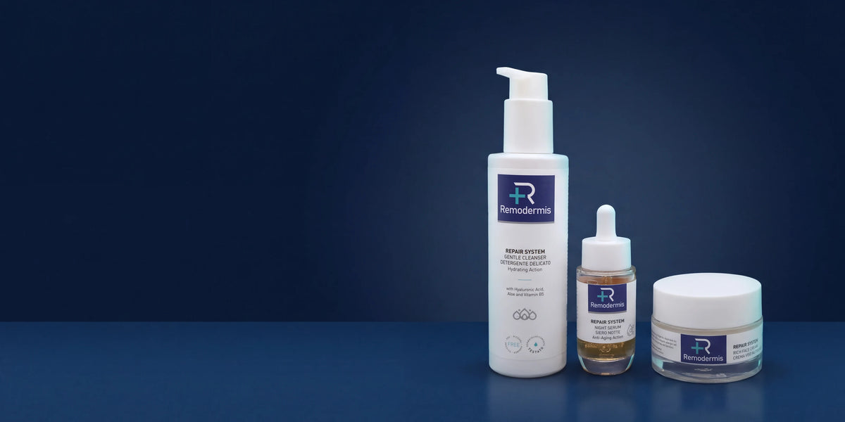 Remodermis Repair System: Gentle Cleanser, Night Serum e Rich Face Cream su fondo blu